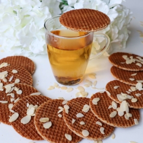Čaj a sladučká holandská karamelová wafla