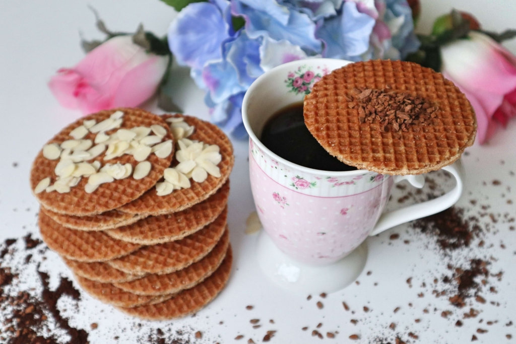 Káva a holandské karamelové wafle