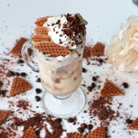Karamelové wafle - zmrzlinový pohár